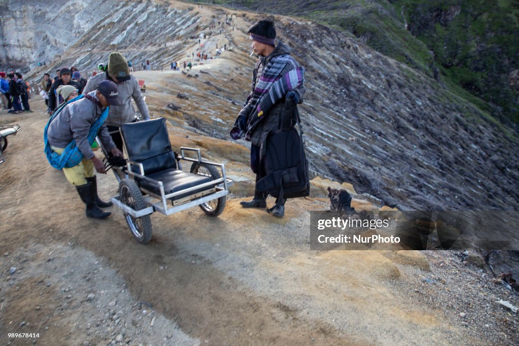 Ljen Troli Pick up at Ijen Mountain-East java