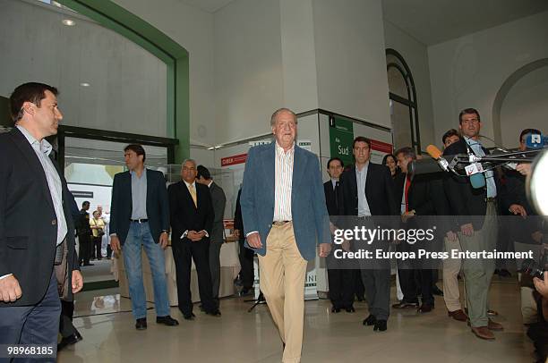 King Juan Carlos I of Spain is seen leaving the Clinic Hopital, four days after undergoing an operation to remove a nodule on his right lung on May...