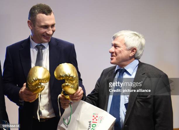 Vitali Klitschko , Kiev's mayor and chairman of Ukrainian government party 'Petro Poroshenko Bloc - Solidarity', and Alois Karl of the CSU attend the...