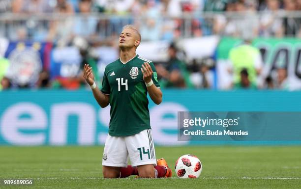 Javier Hernandez of Mexico prays prior to the 2018 FIFA World Cup Russia Round of 16 match between Brazil and Mexico at Samara Arena on July 2, 2018...
