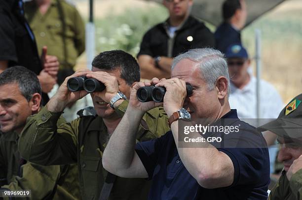 In this handout photo provided by the Israeli Government Press Office , Israeli Prime Minister Benjamin Netanyahu visits the IDF northern command on...