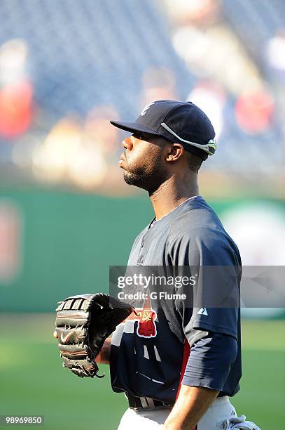 Jason Heyward of the Atlanta Braves warms up before the game against the Washington Nationals at Nationals Park on May 5, 2010 in Washington, DC.