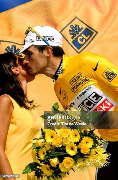 Tdf 2002, Stage 10, Gonzalez De Galdeano Igor, Podium, Maillot Jaune, Yellow Jersey, Gele Trui, Credit Lyonnais, Kiss, Baiser, Bisous, Kus /Tour De...