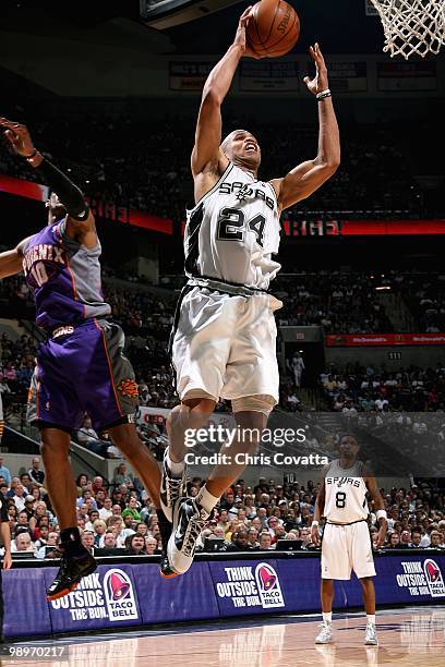 Richard Jefferson of the San Antonio Spurs goes to the basket past Leandro Barbosa of the Phoenix Suns in Game Four of the Western Conference...