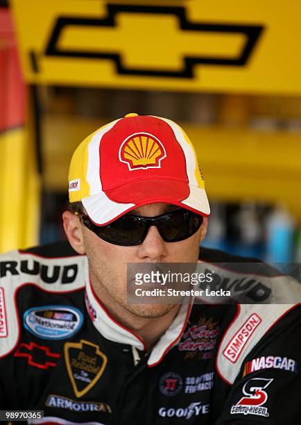 Kevin Harvick, driver of the Shell / Penzoil Chevrolet, looks on in the garage during practice for the NASCAR Sprint Cup Series Showtime Southern 500...
