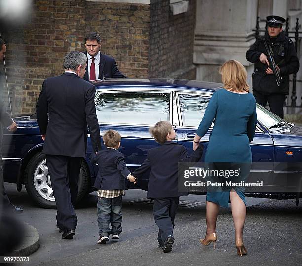 Prime Minister Gordon Brown leaves Downing Street with his wife Sarah and children James Fraser and John after resigning on May 11, 2010 in London,...