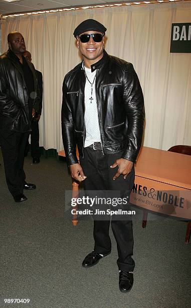 Cool J promotes "Platinum 360 Diet and Lifestyle" at Barnes & Noble 5th Avenue on May 11, 2010 in New York City.