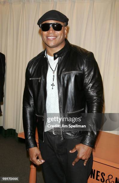 Cool J promotes "Platinum 360 Diet and Lifestyle" at Barnes & Noble 5th Avenue on May 11, 2010 in New York City.