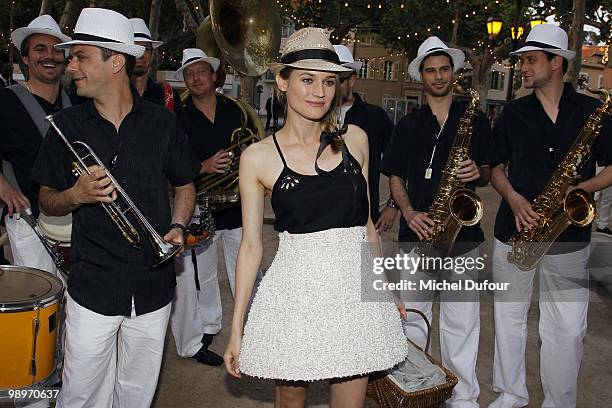 Diane Kruger play bowling at place des Lices on May 10, 2010 in Saint-Tropez, France.