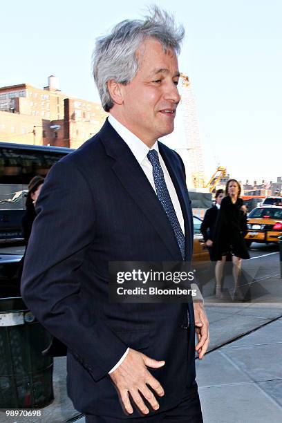 James "Jamie" Dimon, chairman and chief executive officer of JPMorgan Chase & Co., arrives for the Robin Hood Foundation gala in New York, U.S., on...