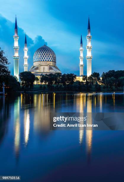 the blue mosque, shah alam, malaysia. - shah alam - fotografias e filmes do acervo