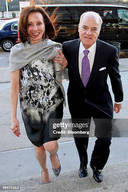 Henry R. Kravis, founding partner of Kohlberg Kravis Roberts & Co. , right, and his wife, economist Marie-Josee Drouin, arrive for the Robin Hood...