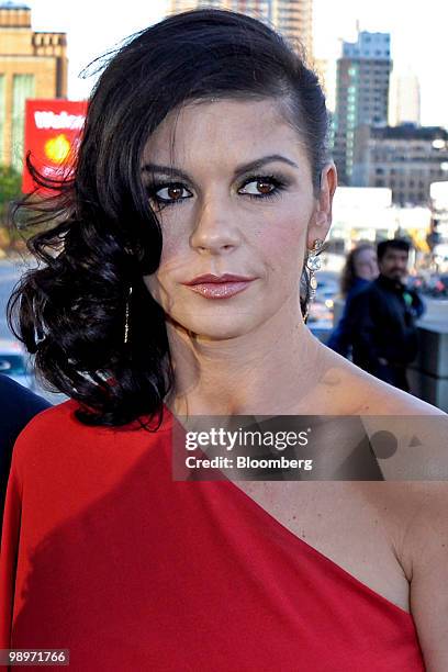 Actress Catherine Zeta-Jones arrives for the Robin Hood Foundation gala in New York, U.S., on Monday, May 10, 2010. The Robin Hood Foundation gala,...