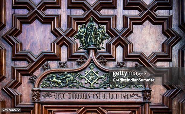 door decoration - niche decorative photos et images de collection