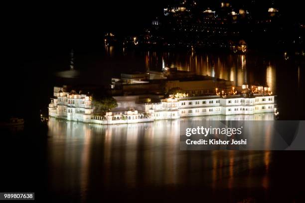 lake palace udaipur - lake palace stockfoto's en -beelden