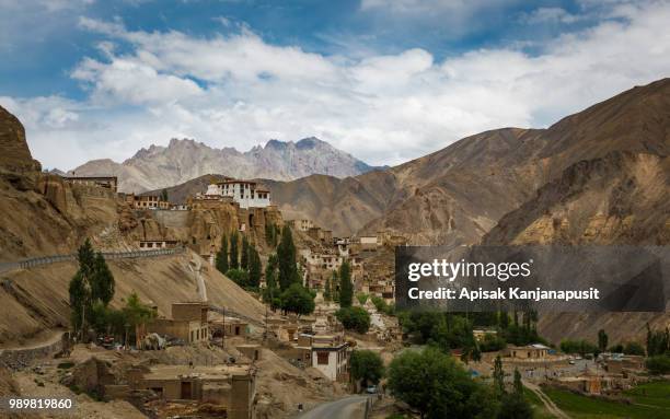 lamayuru monastery - lamayuru stockfoto's en -beelden