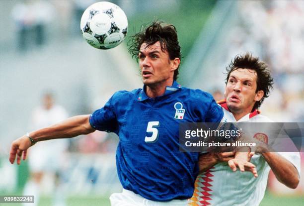Italian defender and team captain Paolo Maldini struggles for the ball with Spanish midfielder Andoni Goicoechea during the 1994 World Cup quarter...