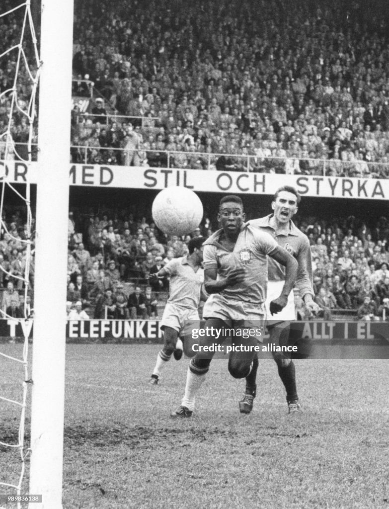 Soccer World Cup 1958: Brazil vs France - Pele in action