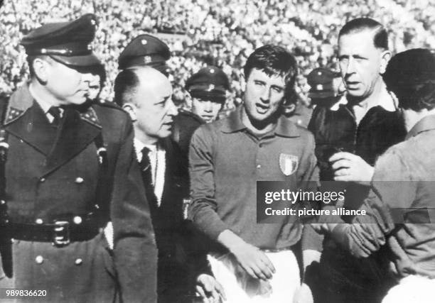 Tumultuous scenes during the Soccer World Cup group game Chile versus Italy at the National Stadium in Santiago de Chile, Chile, 2 June 1962. Italian...