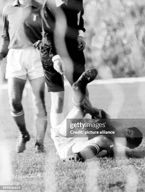 Tumultuous scenes during the Soccer World Cup group game Chile versus Italy in the National Stadium in Santiago de Chile, Chile, 2 June 1962. Italian...