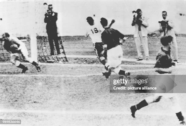 British goalkeeper Bert Williams catches the ball before the attacking US player Souza can get to it during the 1950 World Cup group game USA against...