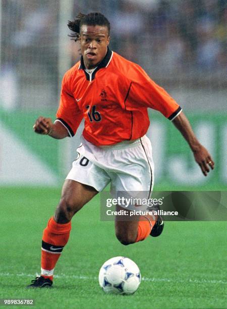 Dutch midfielder Edgar Davids runs with the ball during the 1998 World Cup soccer game for the third place between The Netherlands and Croatia in...