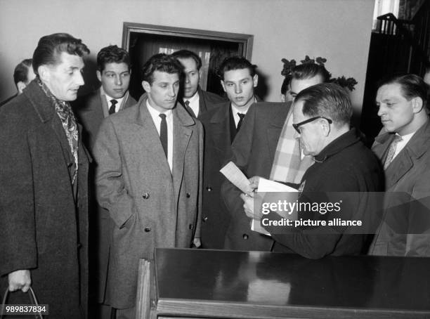 German national team players arrive at a hotel in Frankfurt/Main on 17 March 1958 where coach Sepp Herberger announces the room numbers to each...