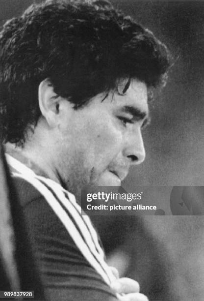 Argentinean midfield mastermind, goalgetter and captain Diego Maradona cannot hold back the tears. With the Argentinean national team he loses the...