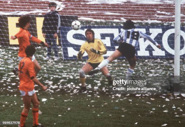 Argentinean captain Daniel Passarella is wide open for a header right in front of the Dutch goal but goalkeeper Jan Jongbloed makes the save. Dutch...