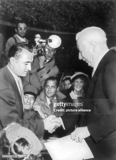 German football player Jupp Posipal receives the Silver Bay Laurel Leaf award by Federal President Theodor Heuss in Berlin. Picture is from 1954....