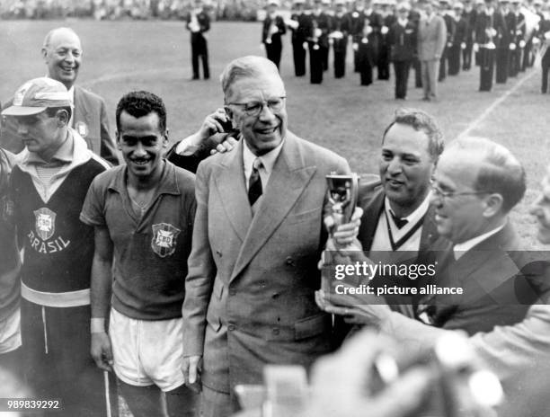 Sweden's King Gustav Adolf VI. Presented the Jules-Rimet-trophy to the presidnet of the Brazilian football association at Stockholm's Rasunda stadium...