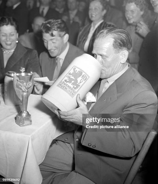 Welcome for the German national football team in Munich's Loewenbraeukeller brewery on July 6th, where team coach Sepp Herberger is taking a large...