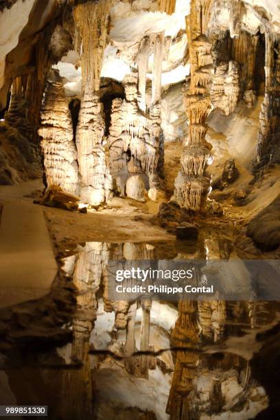 grotte de limousis - grotte stock pictures, royalty-free photos & images