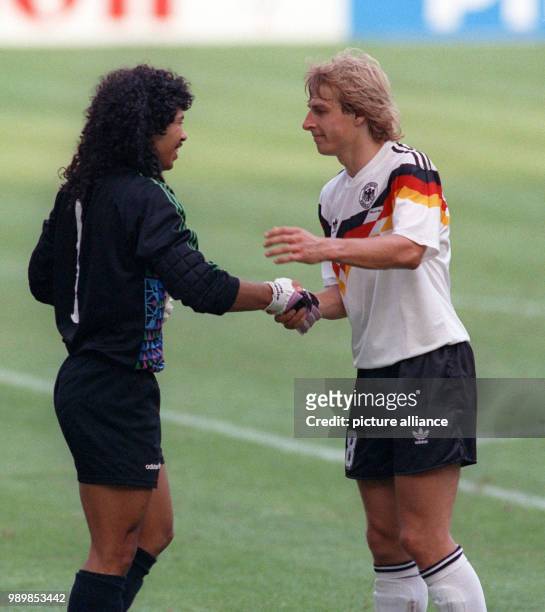 Friendly handshake between German striker Juergen Klinsmann and Colombia's goalkeeper Rene Higuita in Milan's Giuseppe-Meazza stadium. The match ends...