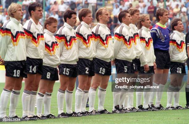 Line-up of the German national football team prior to the last group game against Colombia in Milan's Giuseppe-Meazza stadium during the 1990 FIFA...