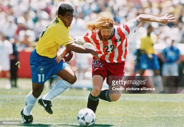 Brazilian goalgetter Romario playing against US defender Alexi Lala. Brazil wins 1:0 against the USA at the 1994 FIFA World Cup in the USA