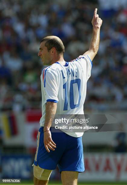 World Cup held in South Korea and Japan, Group A, France vs. Denmark 0:2, France's Zinedine Zidane.