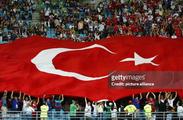World Cup held in South Korea and Japan, Senegal vs. Turkey quarterfinal, fans, Turkish audience.