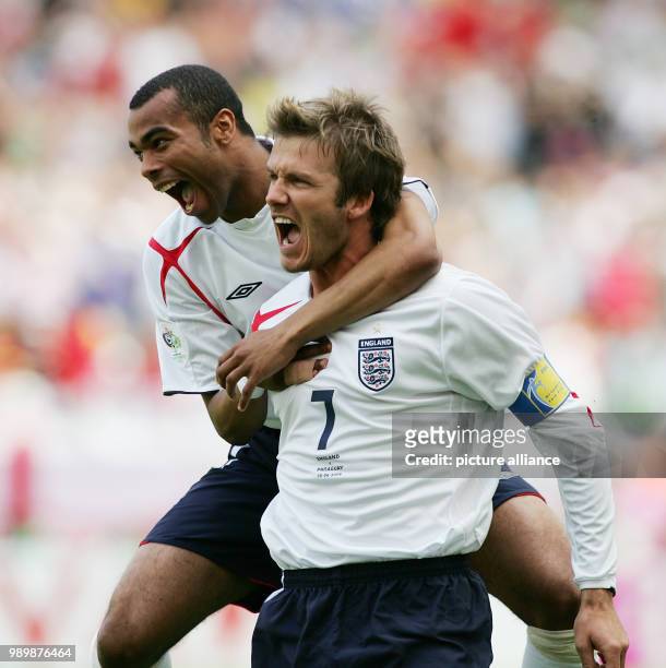 World Cup, first round, group B, England - Paraguay. Celebrating the 1:0; England's Ashley Cole and David Beckham.