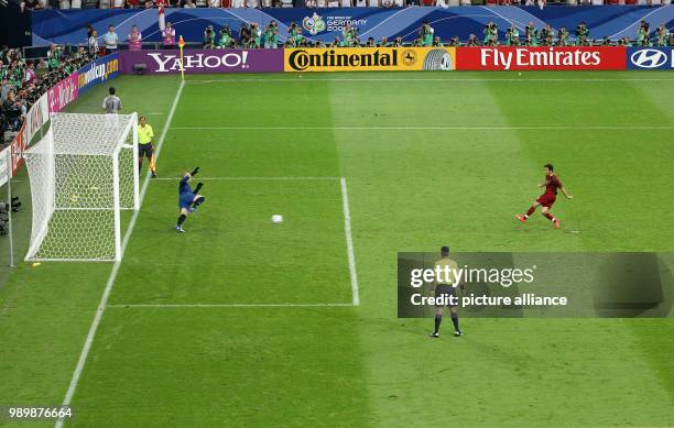 World Cup, quarter final on July 1st 2006, England - Portugal, Portugal's Hugo Viana in a penalty drama with England's goalkeeper Paul Robinson.