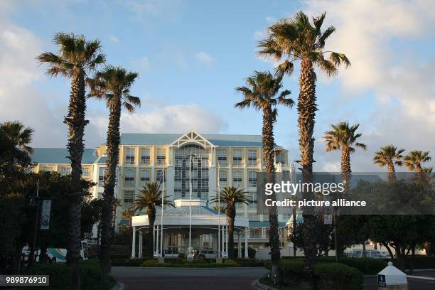 The "Table Bay Hotel" in Cape Town as film location for the television series "Das Traumhotel - Kap der Guten Hoffnung" at dawn on Friday, October...