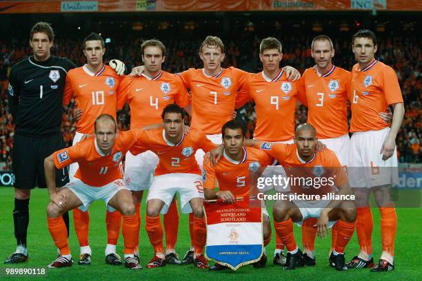 Football International 2010 FIFA World Cup Qualification, Group 9, March 28th 2009 Netherlands - Scotland Team picture NED, goalkeeper Maarten...