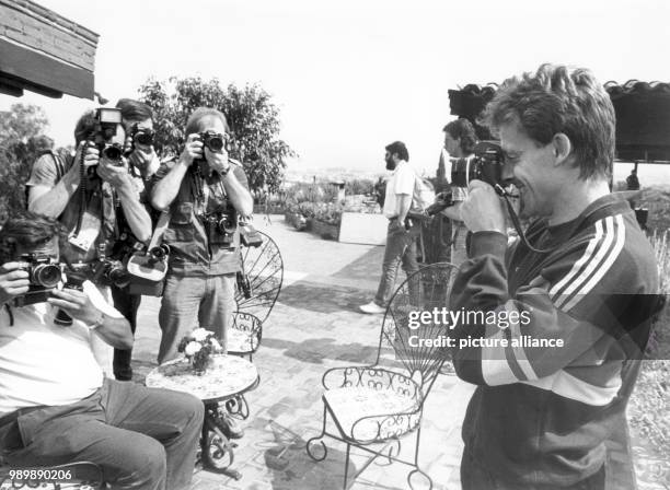 International football player Pierre Littbarski is taking a picture of the photographers at the "Villa Montana" hotel in Mexico.