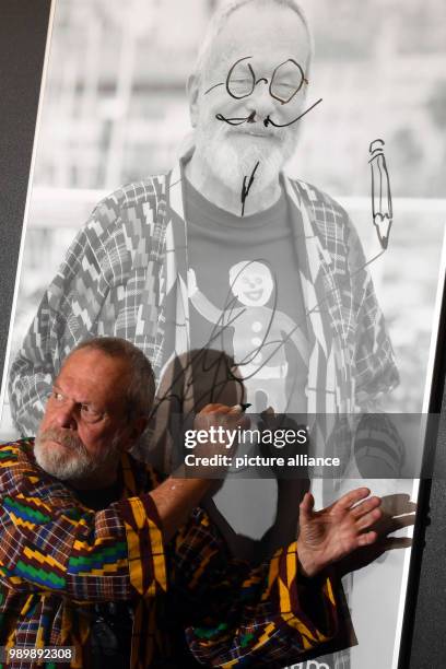 Monty Python Director 5,281 Monty Python& Stock Photos, High-Res Pictures, and Images - Getty ...