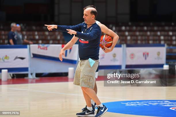 Head coach of Team USA, Jeff Van Gundy coaches his team during the FIBA Basketball World Cup 2019 Americas practice on June 30, 2018 at Havana, Cuba....