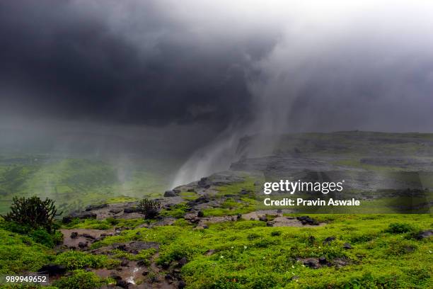 revers waterfall - revers - fotografias e filmes do acervo