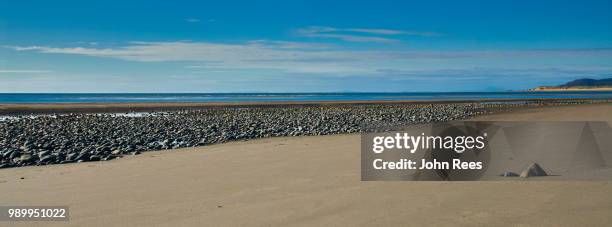 ynyslas beach, ceredigion, wales, uk - ceredigion stockfoto's en -beelden