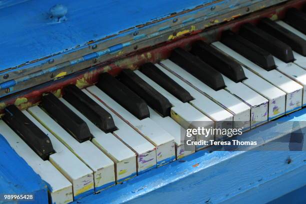 blue piano - ébano imagens e fotografias de stock