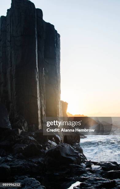 cliffs and sea at sunlight, bombo, new south wales, australia - bombo stock-fotos und bilder