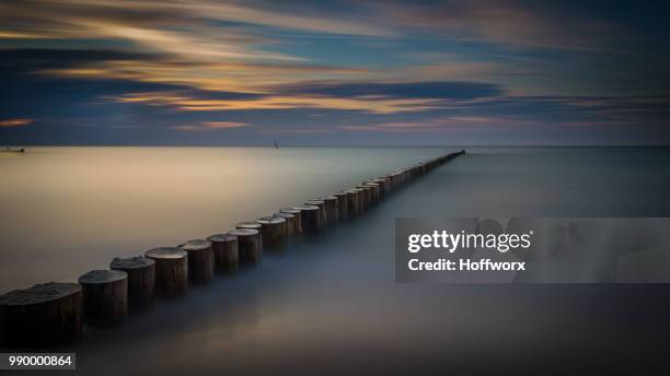 sonnenuntergang in zingst - sonnenuntergang fotografías e imágenes de stock